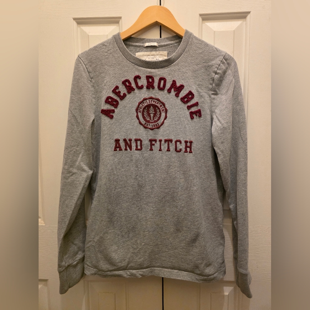 Abercrombie & Fitch Vintage Muscle Long Sleeve Shirt-SizeMedium-EUC (like new)🫎